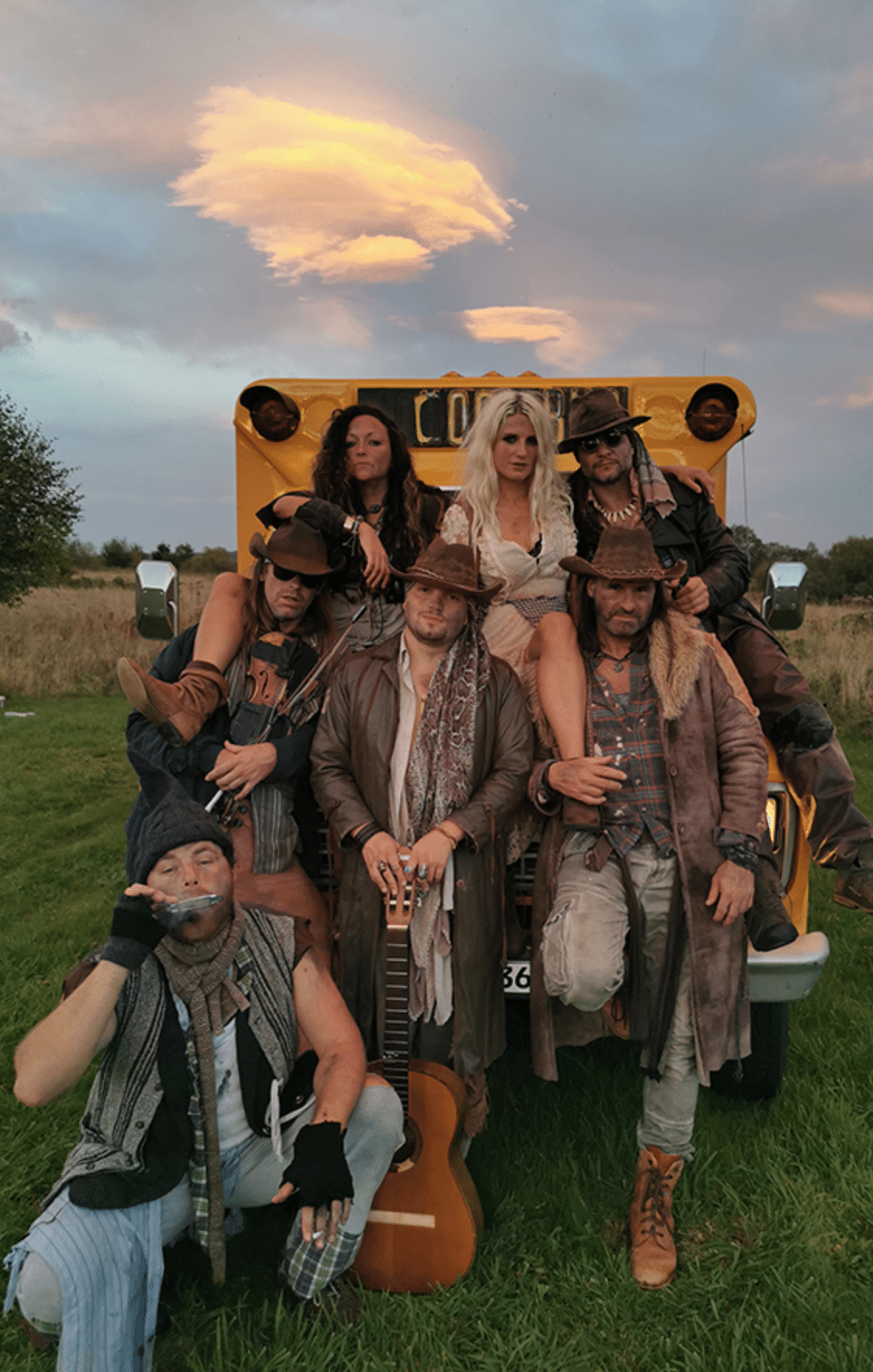 Rednex vor Bus